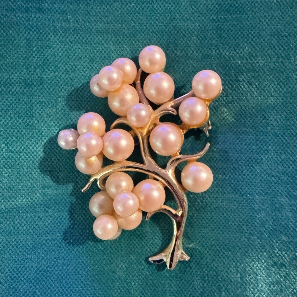 VTG White faux Pearl Tree Brooch
